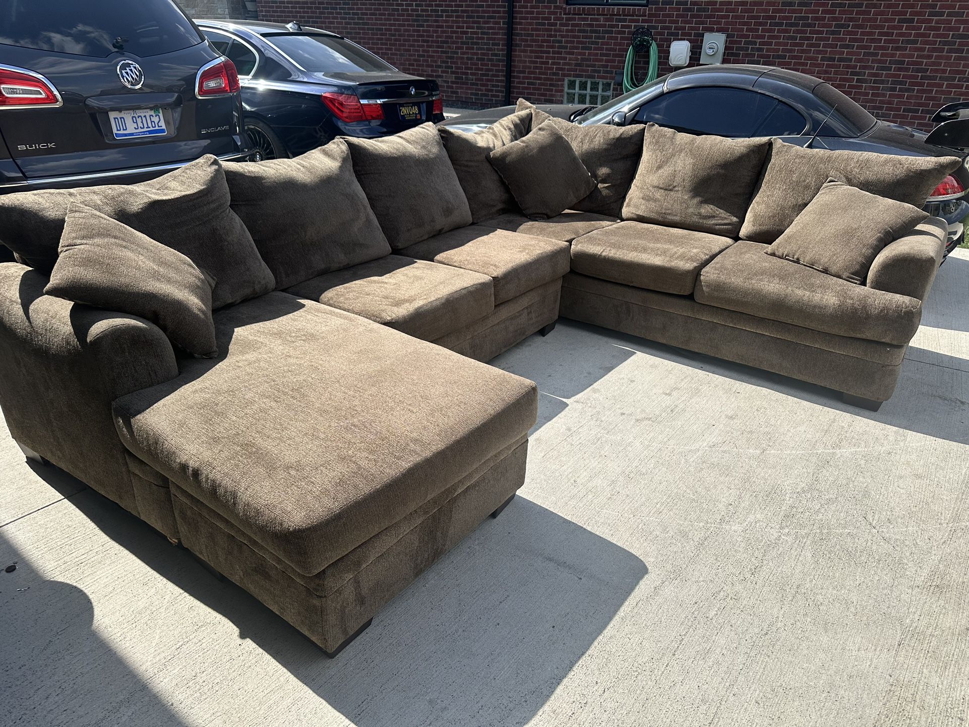 Beautiful Brown Sectional *Delivery Available 
