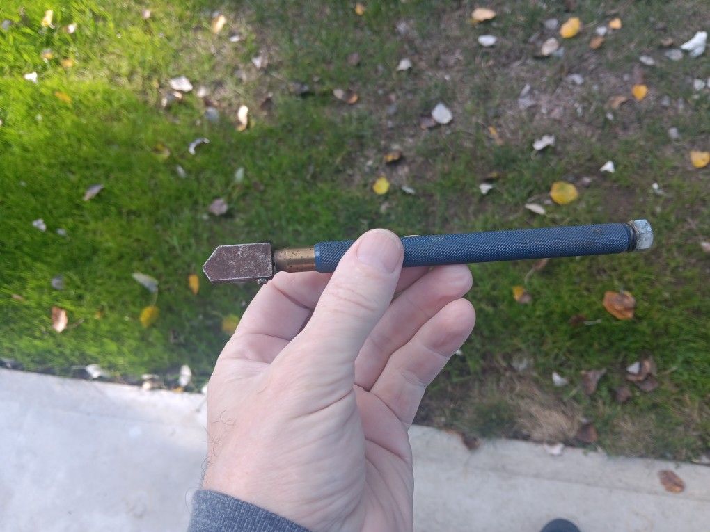 NICE GLASS CUTTER FOR SALE