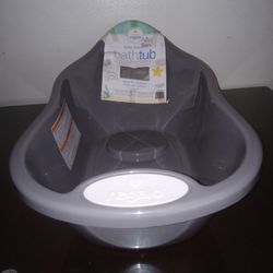Bathtub Great For Newborns, Infants And Toddlers 