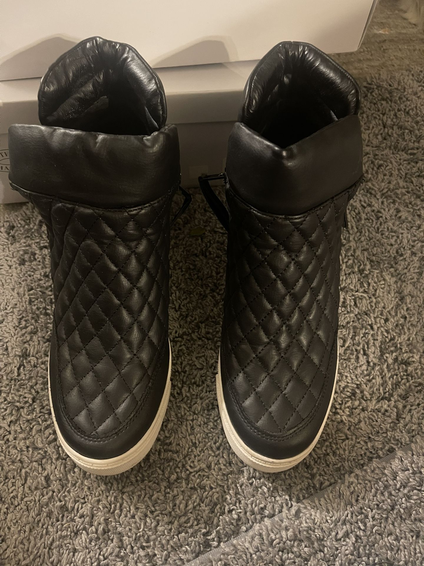 Women’s Steve Madden Black Quilted Sneakers