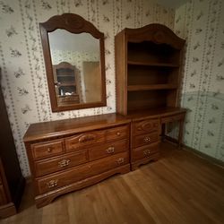 Kids Bedroom Set With Desk Great Condition. Very Nice 