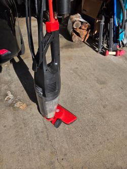 Dirt Devil vacuum w/ detachable hand vac