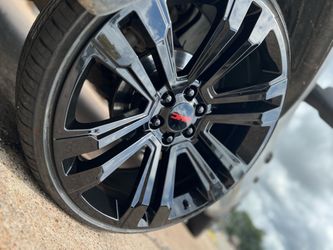 GMC Black Chrome Split-Spoke Wheel with Tire