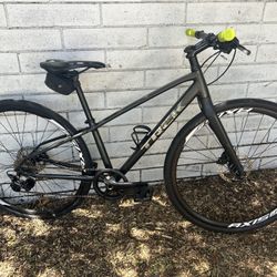TREK FX3  STAGGER HYBRID BIKE - Shimano Deore - Hydraulic Disc - AXIS-Bontrager-Ready To Ride