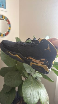 Air Jordan Low-Top Sneaker Black Gold