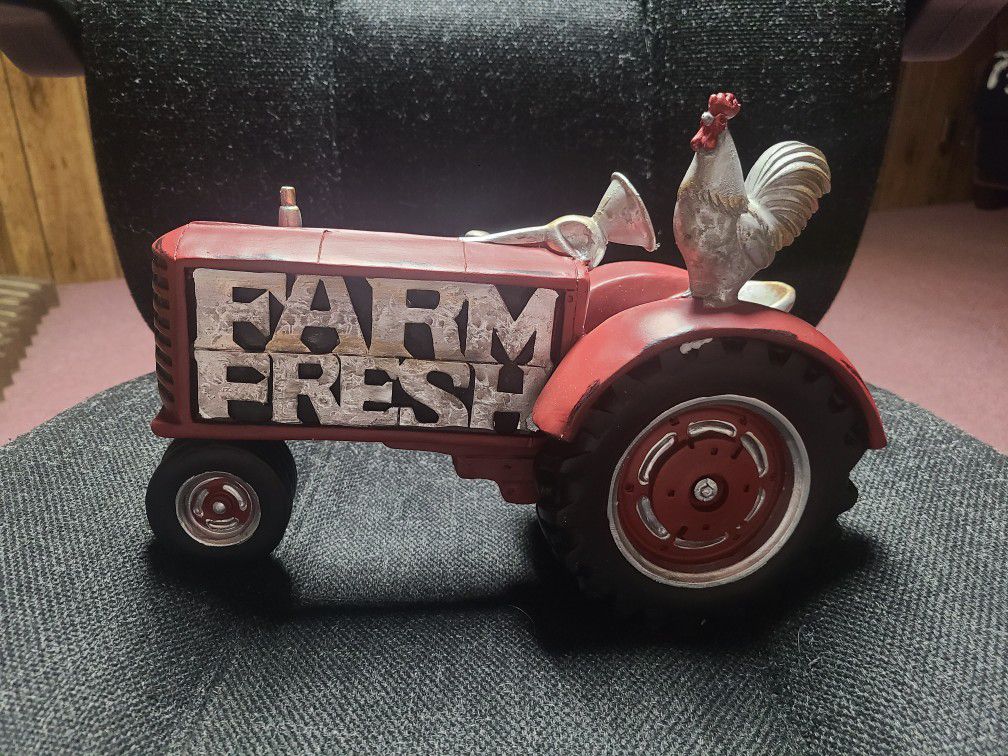 DARICE 12" LONG FARM FRESH RED DECORATIVE TRACTOR WITH ROOSTER. RESIN NEW