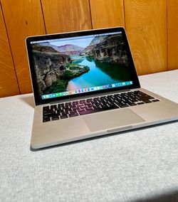 Apple MacBook Pro 13” Retina i5/8GB/256GB SSD $180