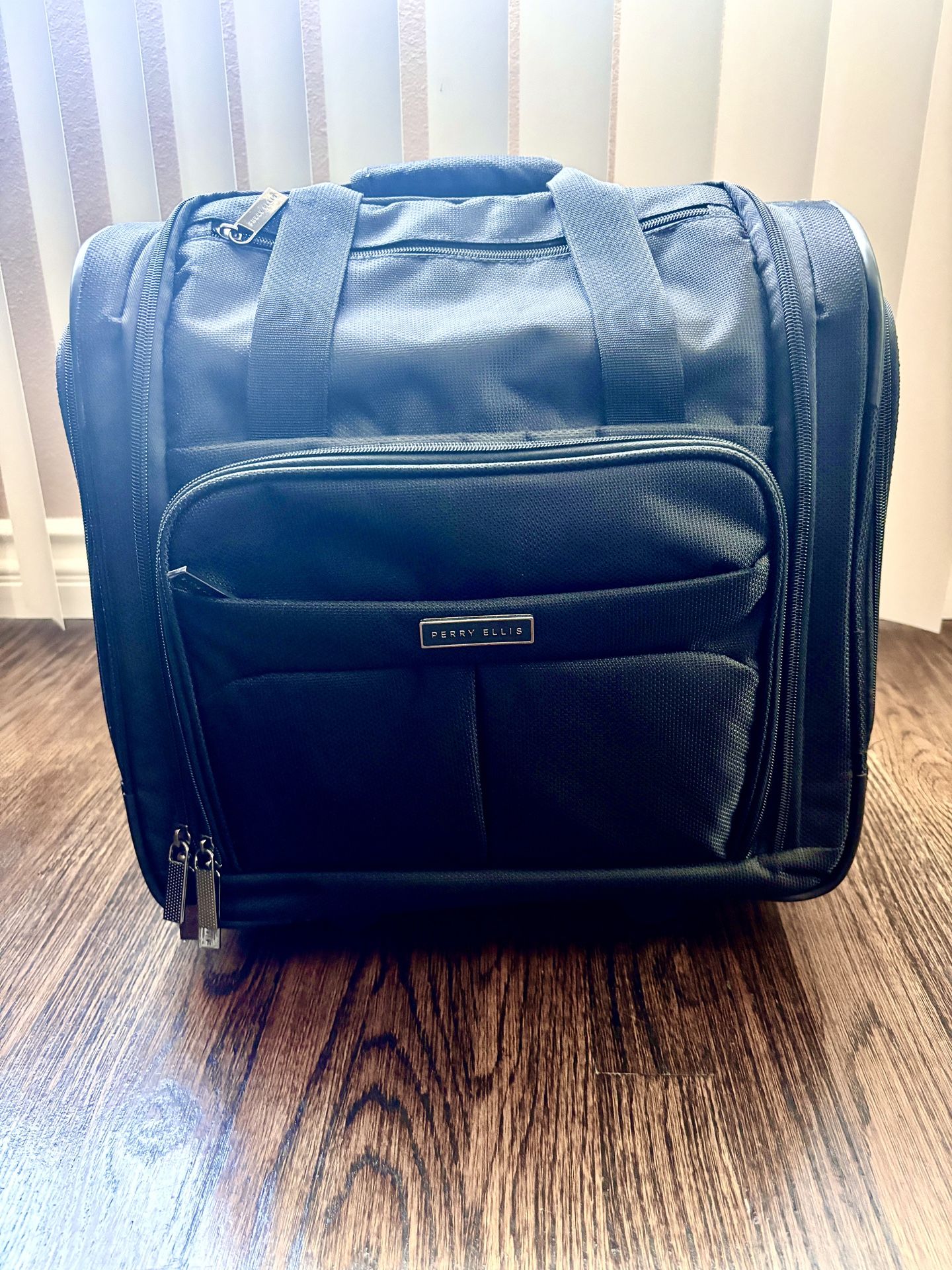 Like New Perry Ellis 9 Pocket Rolling Tote Carry On Bag