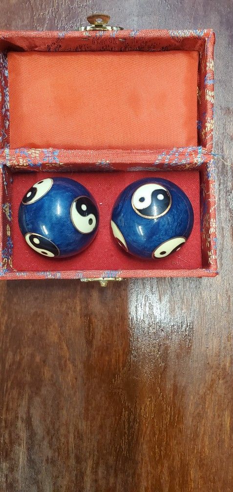 Hand Exercise Harmonic Balls Ying Yang Toy