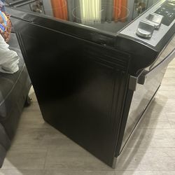 Whirlpool  Electric Stove (NEW)