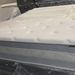 Queen Mattress  Memory Foam 