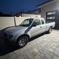 2004 Toyota Tacoma 4 cylinder Great on Gas