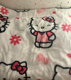 Hello Kitty Daisy Blanket