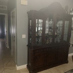 China Cabinet Buffet 300$