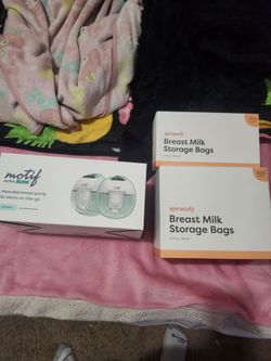 Motif Aura Glow Wearable Breast Pump Bundle