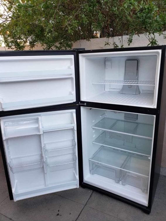 WHIRLPOOL FRIDGE BLACK 21CU FT 33x31x66๐๐4 MONTHS WARRANTY