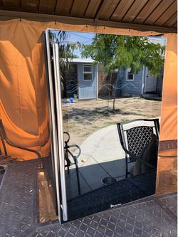 Mini fridge / wine cooler