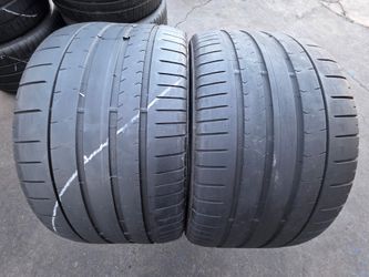 2 USED TIRES PIRELLI 305/35/20