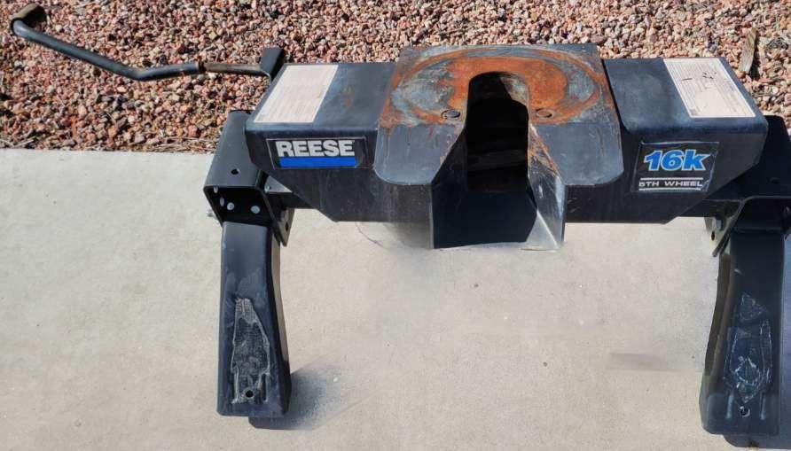 Reese Heavy Duty 16,000# 5th Wheel Hitch With Removable Handle
