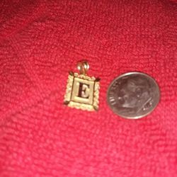 Women's 10K Gold Initial  "E" Pendant 