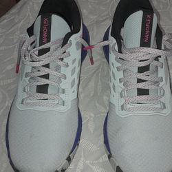 REBOOK NANOFLEX SIZE 7.5