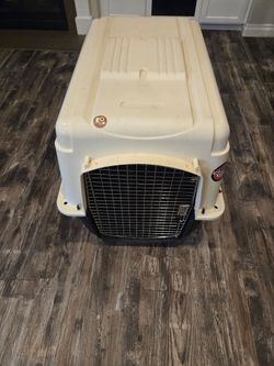 Dog kennel with half working latch