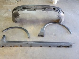 2017 to 2019 ford escape rear bumper. oem and right rocker molding and fender molding 