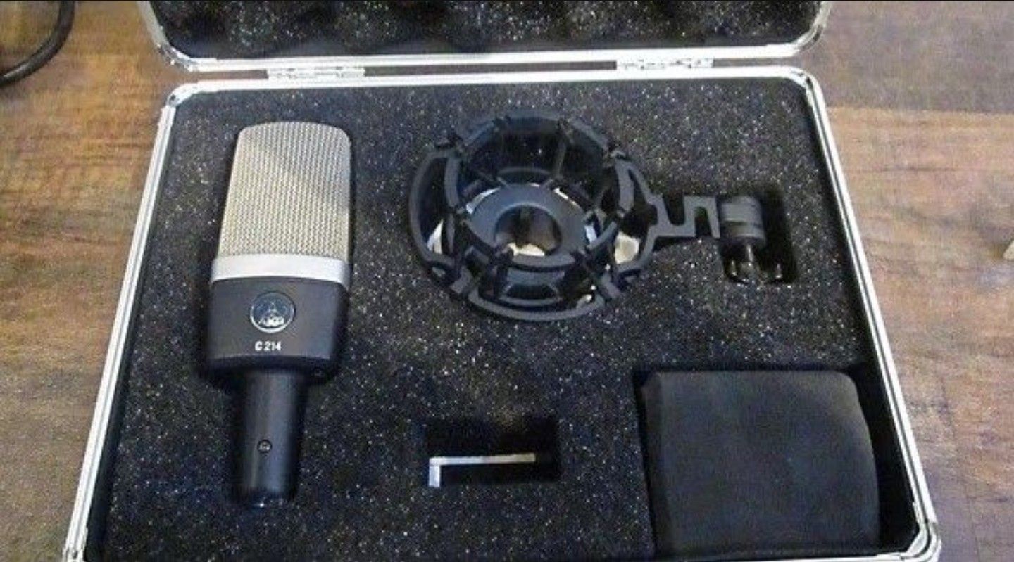 AKG C214