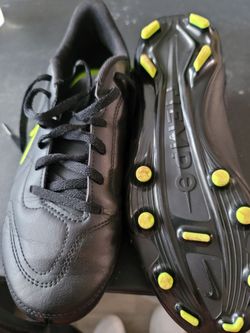 Soccer cleats
