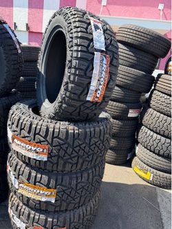 🚨🚘vendo set de llantas Lt 33x12.50 20 arroyo R/T tires