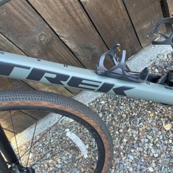 Trek Checkpoint ALR 5 + Wahoo KICKR SNAP Trainer + Bike Stand – Like New Bundle