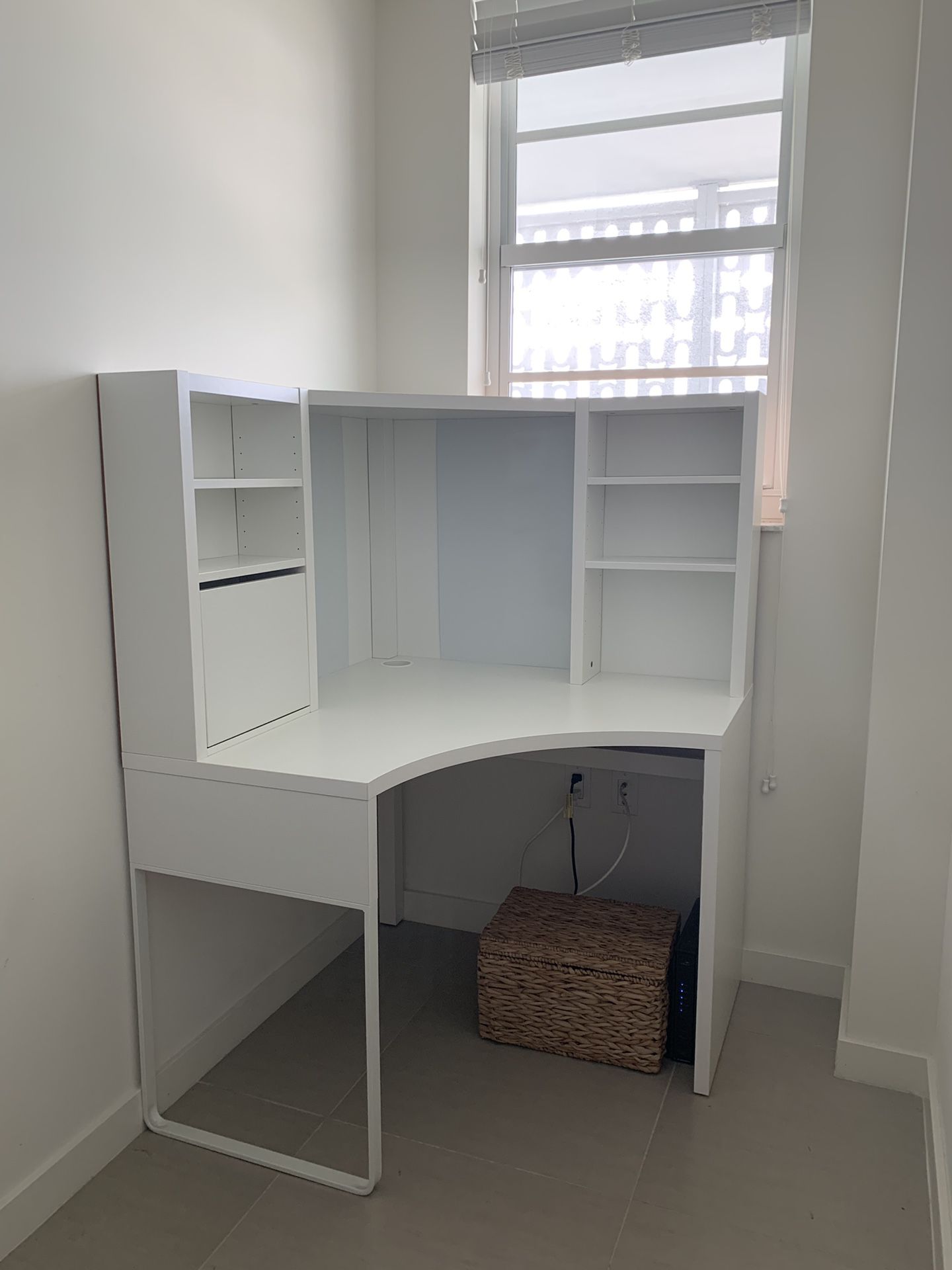 IKEA MICKE Corner Desk/Workstation White 39 3/8x55 7/8