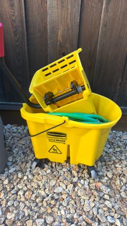 Rubbermaid mop bucket