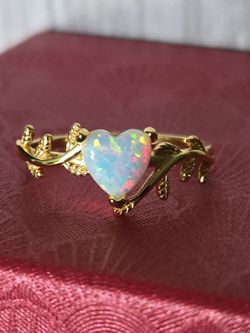Size 9 Lab Opal heart (7.5mm) sterling silver 925 with leaves in 18k yellow gold plating.