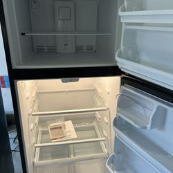 Frigidaire Refrigerator — Clean & Cold — Free Local Delivery 