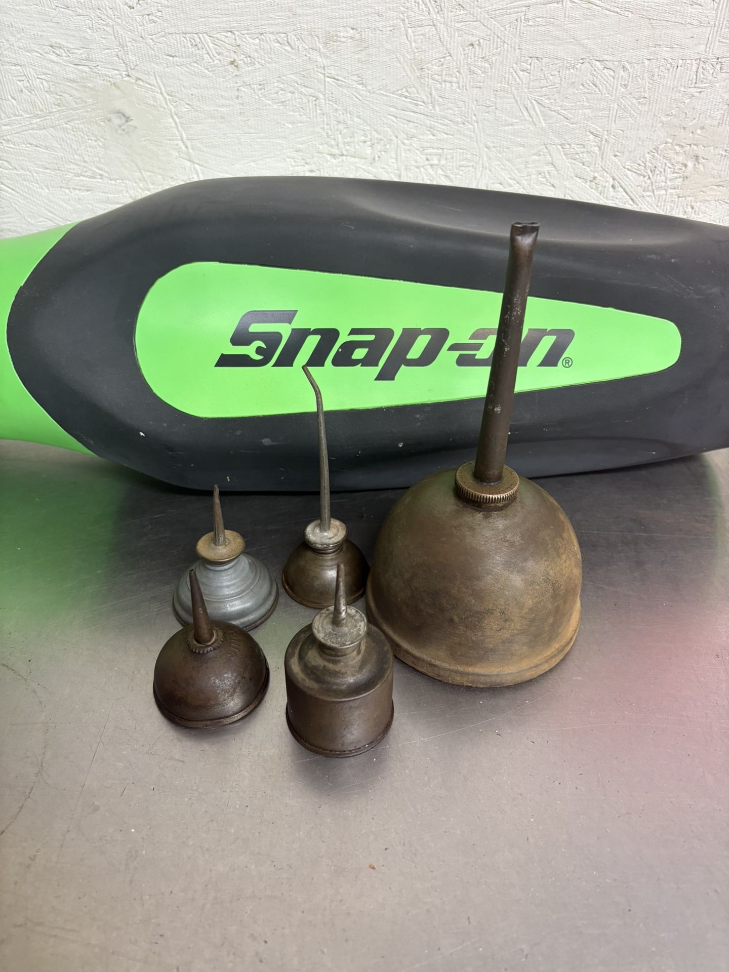 Set Of 5 Vintage Thumb Pump Oil Cans