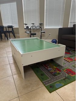 Melissa & Doug Activity Table