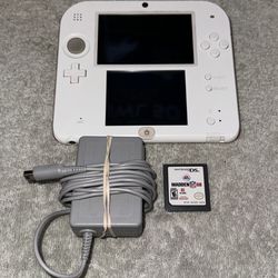 WHITE & RED NINTENDO 2DS 3DS HANDHELD CONSOLE WITH VIDEO GAME & CHARGER