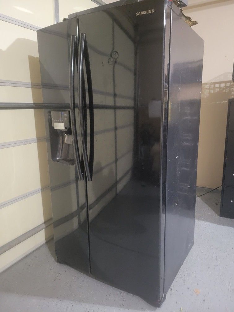 Samsung 26 cu. ft. Side by Side Refrigerator *READ*