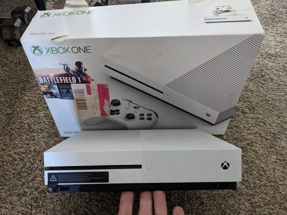 Xbox One S 500gb W/ 5 Games, Headset, Controller
