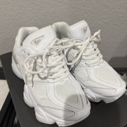 Triple White New Balance 9060