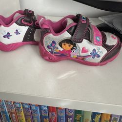 Vintage Dora Shoes Size 5 