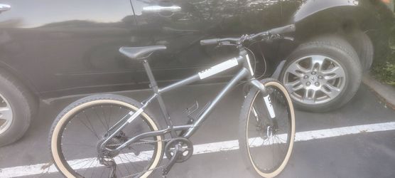 Ux mountain bike with phone stand and front light