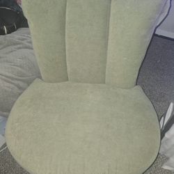 Free Green Accent Chair – Pickup Only (You Load)