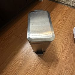 bathroom trash can 
