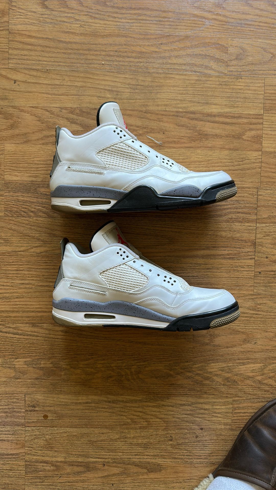 Cement Jordan 4