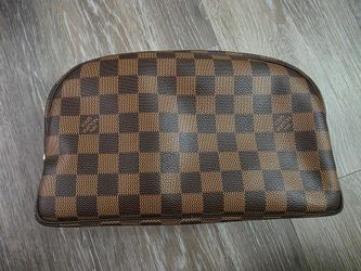Authentic Louis Vuitton 25 Damier Pouch