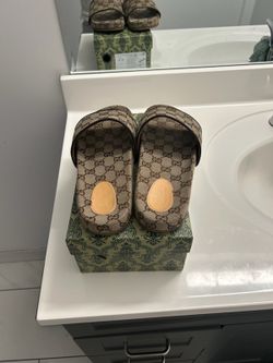 Gucci slides