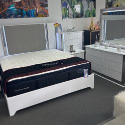 Beautiful White Itilan Lacquer 5pc Bedroom Furniture Set Available Crazy Deal Now Only $1499✅