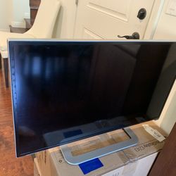 32" Vizio Flat Screen TV On Stand